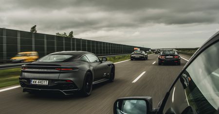 Aston Martin na Dolnym Śląsku. Kawalkada aut przejedzie przez Polskę