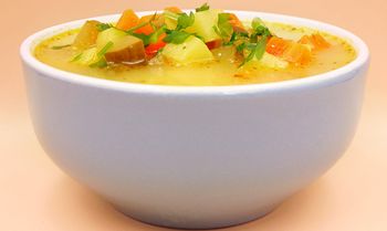 Zapomniana zupa z czasów kryzysu. Dziś mówi się o niej zupełnie inaczej