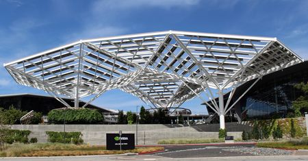 NVIDIA odpiera obawy o "bańkę AI". Rekordowe wyniki wywołują rajd na giełdzie