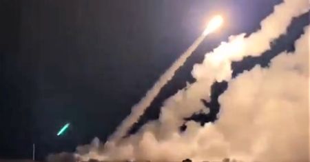 Nocny atak M270 MLRS. Broń od Brytyjczyków dziesiątkuje Rosjan