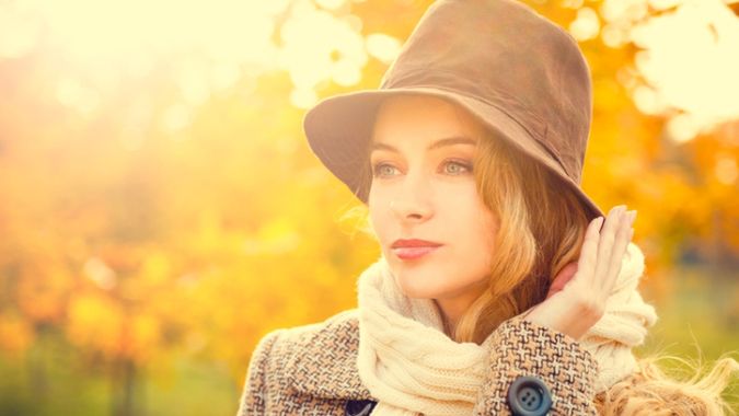 Czapki i kapelusze pasują kobietom w każdym wieku