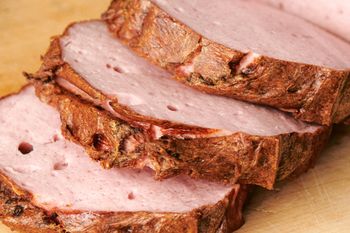 Niemcy jedzą na kilogramy. Bije na głowę zwykły pasztet i kiełbasę