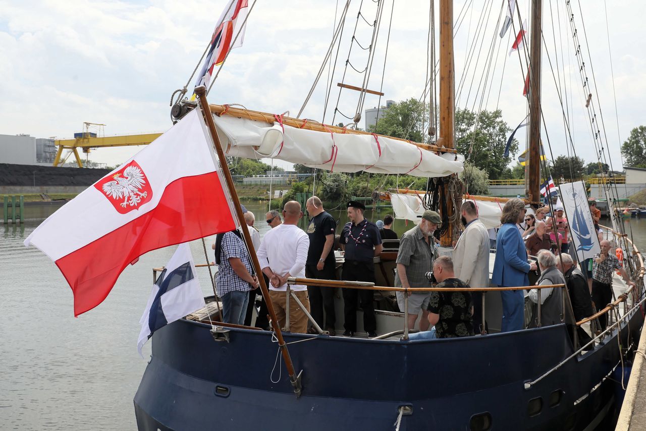 Warszawa. Chrzest statku na Kanale Żerańskim