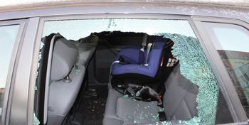 Legnica: Seria włamań do samochodów. Nie zamknął auta i stracił 15 tysięcy euro