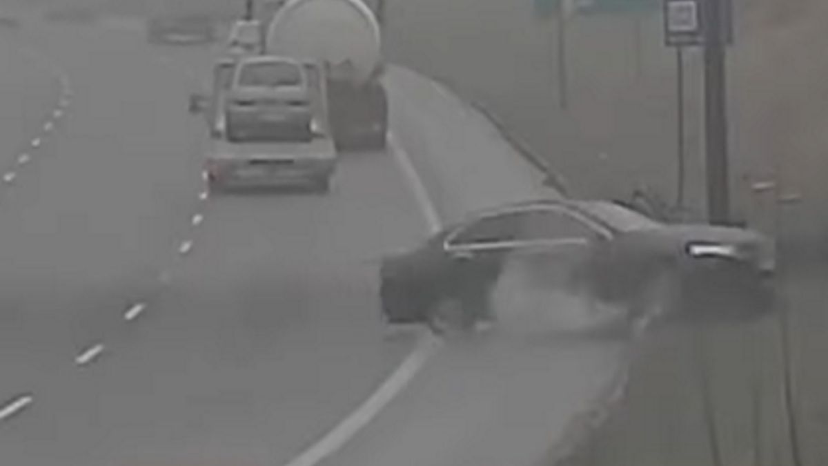 Auto ciężarnej dachowało