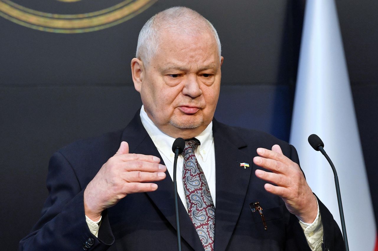 Prezes Glapiński marzy o złocie. "Cały czas kupujemy"