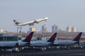 Linie zawieszają loty do Iranu. Powodem strajki