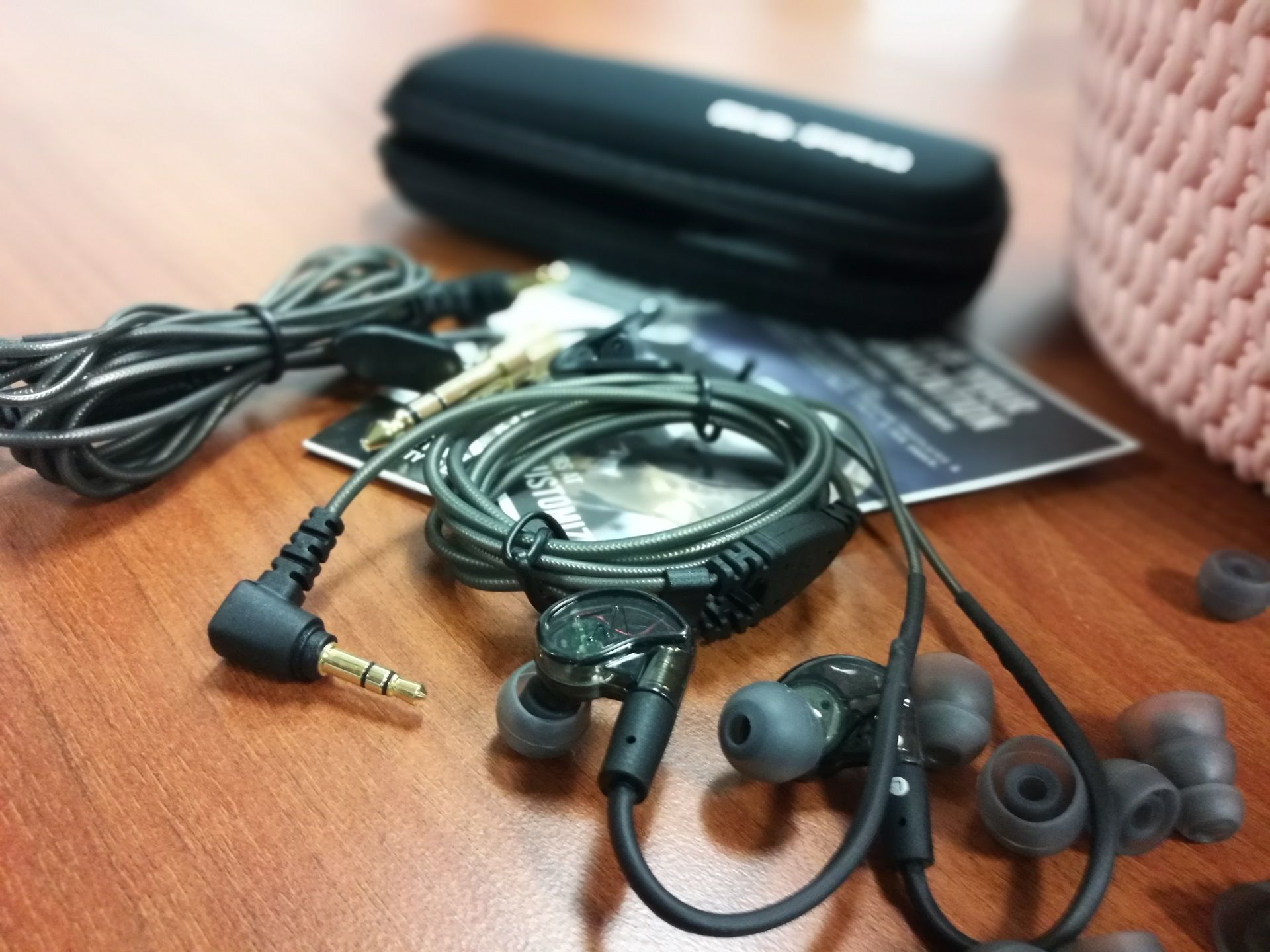 Mee Audio M6 Pro v2, monitory sceniczne, które sprawdzą się w codziennym użyciu 4