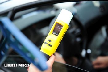 Zatrzymali auto do kontroli. Zdziwili się, kto był za kierownicą