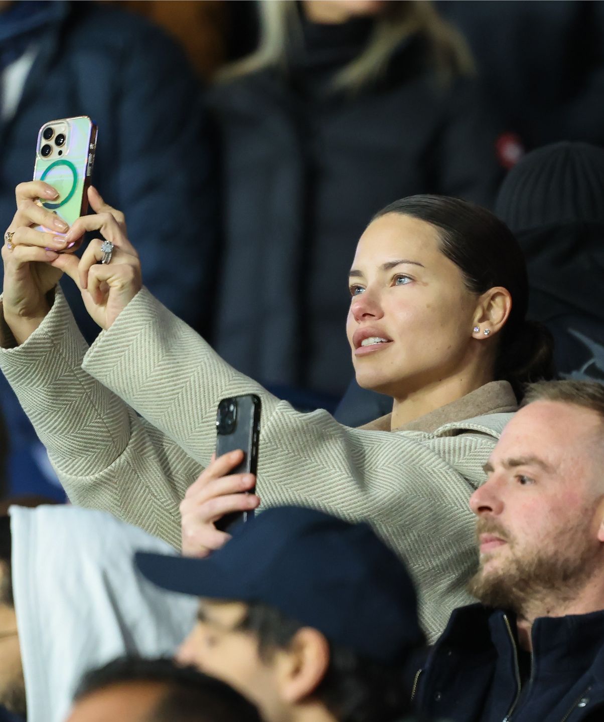 Pozbawiona makijażu Adriana Lima kibicuje ulubionej drużynie 