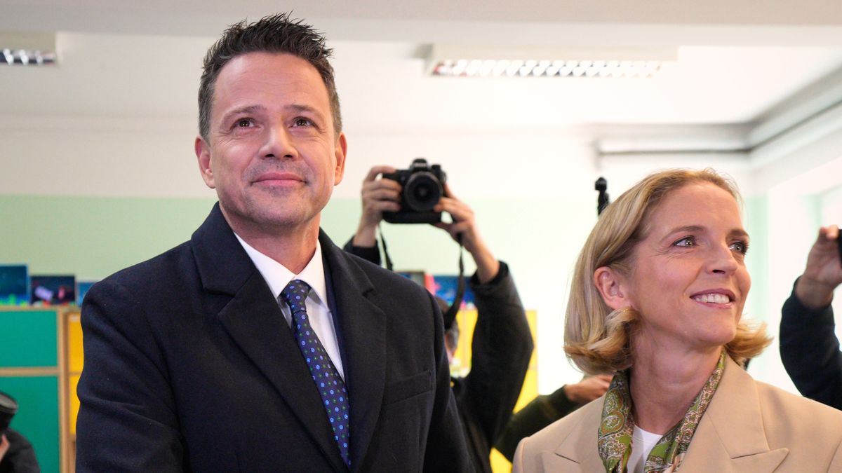 Centrist candidate Rafal Trzaskowski casts his vote with his wife in the Ursynow district in Warsaw, Poland, Sunday, May 18, 2025, during the country's presidential election. On Sunday the polls showed a very minor, almost insignificant lead for Trzaskowski over his conservative, Eurosceptic rival Karol Nawrocki. (Photo by Jaap Arriens/NurPhoto via Getty Images)