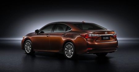 Odświeżony Lexus ES pokazany w Szanghaju
