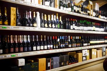 Zbadali alkohole w 92 punktach. W co piątym wykryli poważne wady