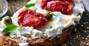 To biały ser delikatniejszy niż twaróg. Wzmacnia zęby i kości, pomaga zgubić boczki