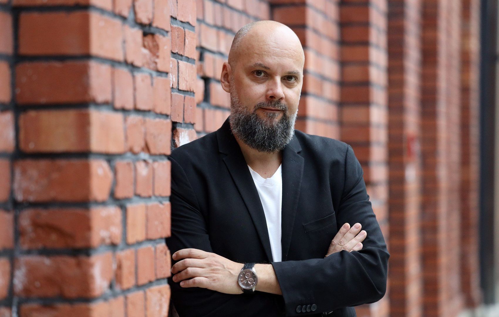 Adam Kowalski – interpretator dziedzictwa kulturowego, lokalny przewodnik i edukator, felietonista m.in. Dziennika Zachodniego. Założyciel Stowarzyszenia TuRuda, związany od 20 lat z wieloma wiodącymi instytucjami kultury na Górnym Śląsku, autor projektów artystycznych i badawczych poświęconych dziedzictwu kulturowemu, kurator i scenarzysta wystaw stałych m.in. w Muzeum Hutnictwa w Chorzowie, Muzeum Śląskim, Tatrzańskim Parku Narodowym.