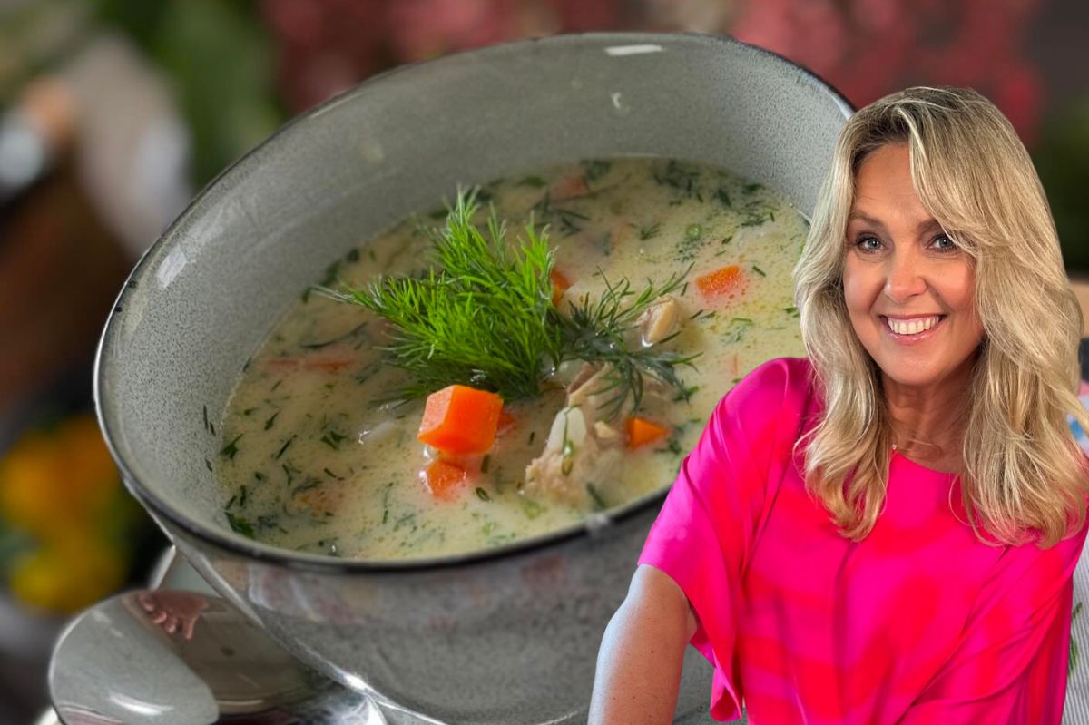 Ewa Wachowicz przygotowuję zupę cytrynową z ryżem i kurczakiem