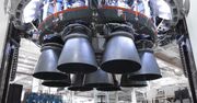 Rakieta Falcon 9 jest napędzana naftą. Dlaczego przenosi zbiorniki helu?