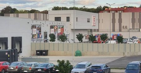 Lublin: Awaria instalacji przeciwpożarowej w Kauflandzie. Towar zalany, sklep zamknięty