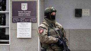 Atak przed ambasadą Izraela w Belgradzie. Napastnik nie żyje