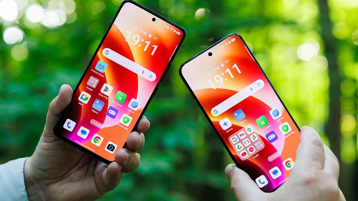 Po lewej OPPO Reno13 FS 5G, po prawej OPPO Reno13 Pro 5G. Łatwo odróżnić te telefony ze względu na połysk jaki daje zaokrąglona krawędź przedniego szkła w modelu Pro.