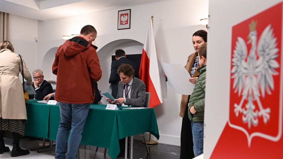 Polacy tłumnie głosowali za granicą