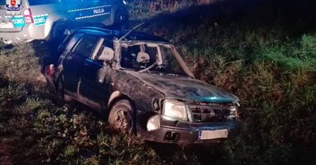 Nie zatrzymał się do policyjnej kontroli. Ucieczkę zakończył dachowaniem