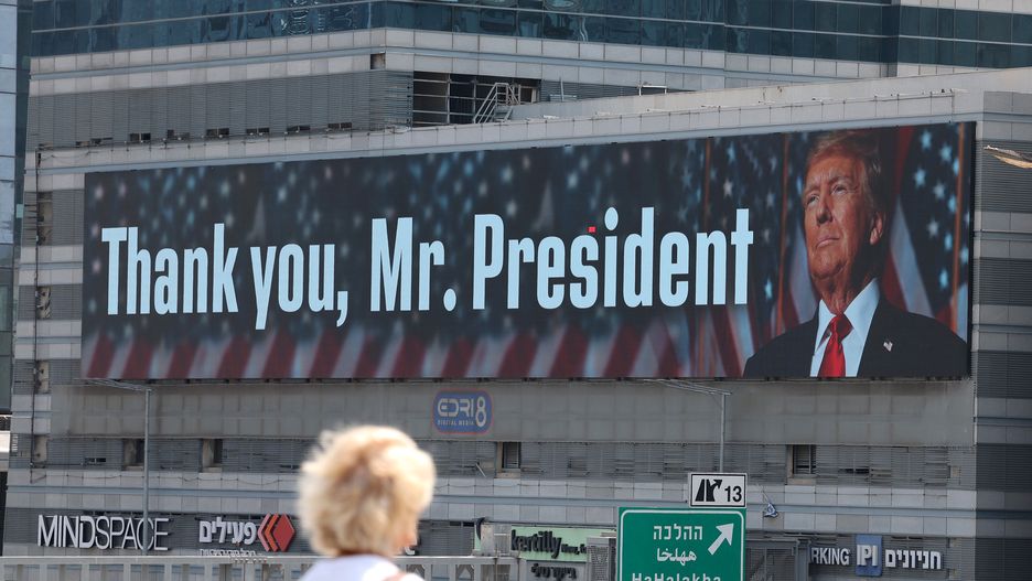 Billboard thanking US President Trump in Tel Aviv amid conflict with Iran
epa12190498 A woman walks past a billboard thanking US President Donald Trump in Tel Aviv, Israel, 22 June 2025. The US forces struck three of Iran's key nuclear sites: Natanz, Isfahan and Fordo, US President Trump announced on 21 June, amid an escalating conflict between Iran and Israel since 13 June.  EPA/ABIR SULTAN 
Dostawca: PAP/EPA.
ABIR SULTAN
billboard, Trump, Iran conflict, street