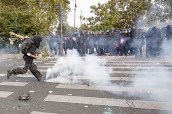 Chaos w szkołach we Francji. Rannych ponad 300 osób