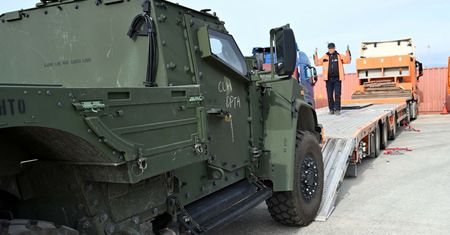 RPA pomaga Ukrainie. Dostarczyła nowy pojazd opancerzony