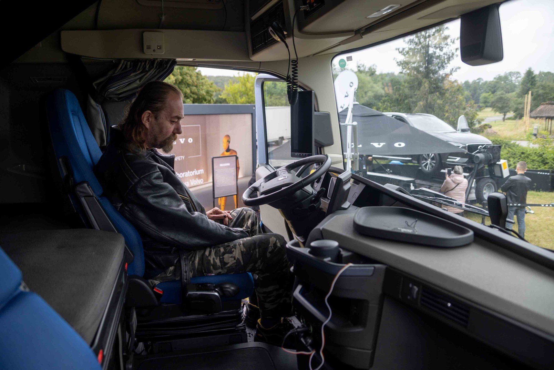Oprócz wystawy aktualnych modeli marki Volvo, szczególną uwagę przyciągają różnego rodzaju symulatory. Najwięcej chętnych ustawiało się do symulatora dachowania oraz do crash testu.
