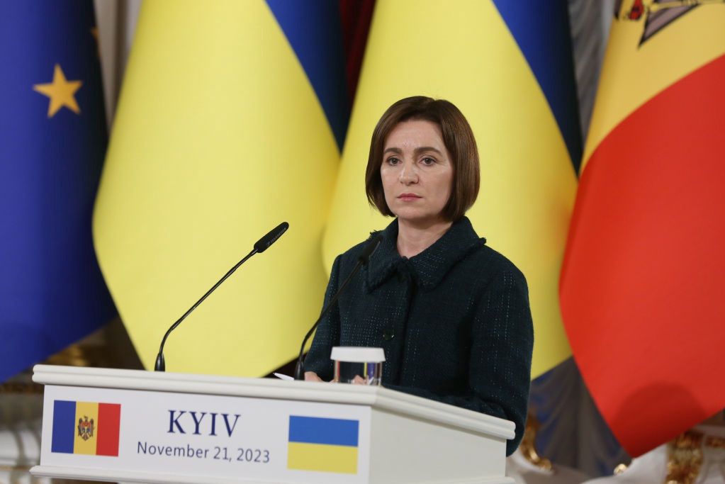 Anti-EU campaign in Moldova. In the background, Russia's actions