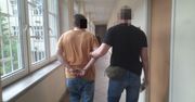 Koledzy ze szkoły spotkali się po latach, ale szybko przestało być miło. Jeden uderzył drugiego butelką w twarz