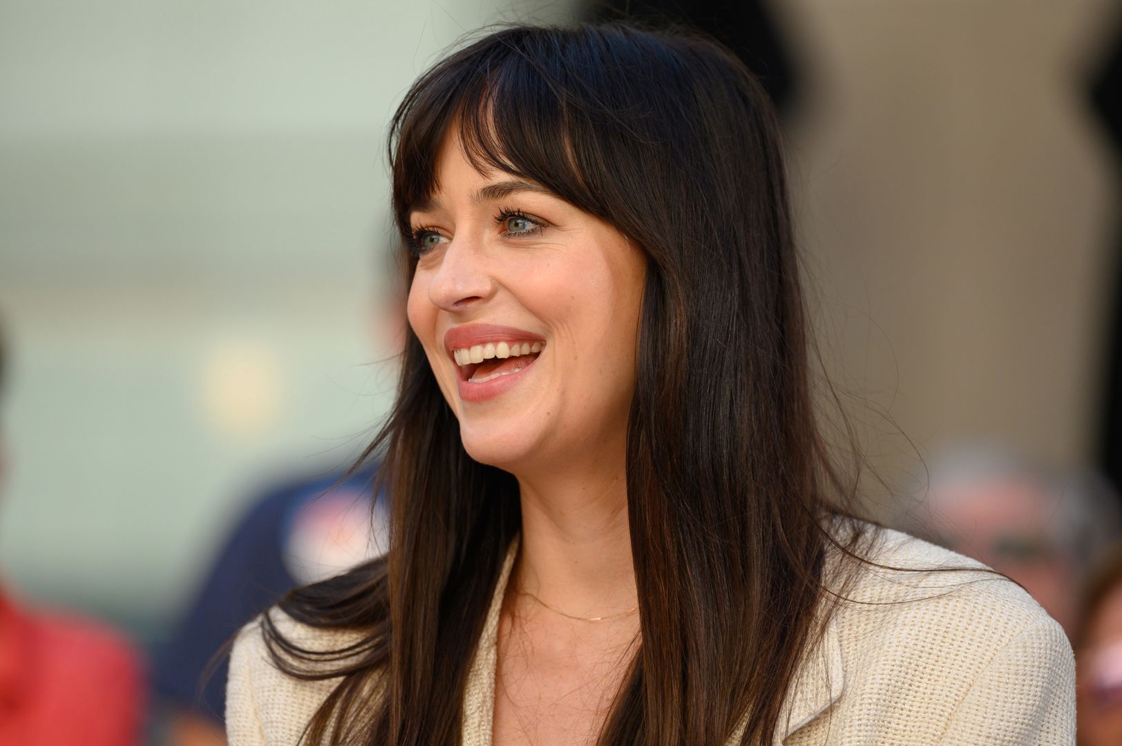 Dakota Johnson to największa fanka fryzury z grzywką