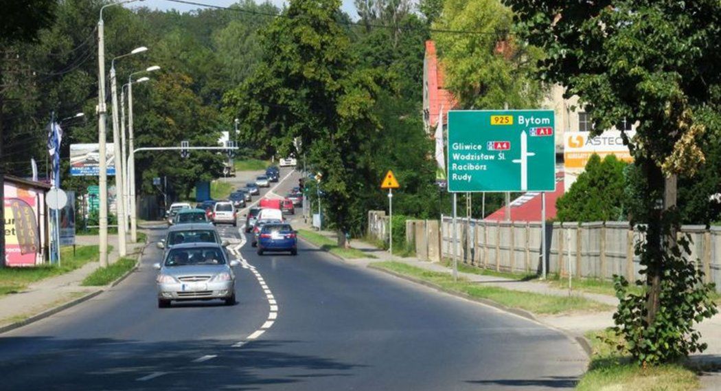 Rybnik. Ul. Mikołowska czeka na remont, na razie zostanie wyasfaltowana. 