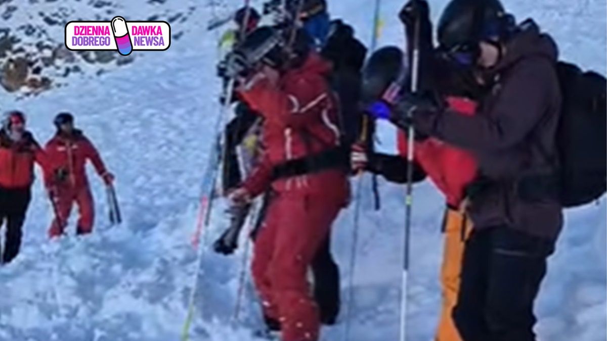 Ratownicy z Polski uratowali osoby uwięzione pod śniegiem.