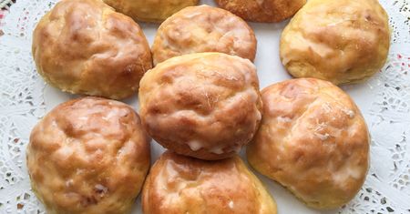 Pączki serowe. Ten składnik zupełnie zmienia smak