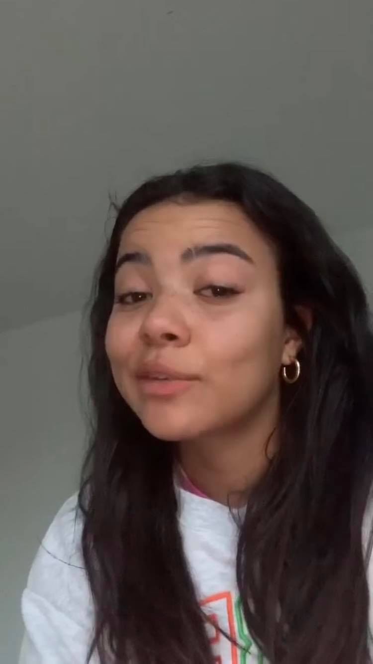 Lexy Chaplin ma koronawirusa
