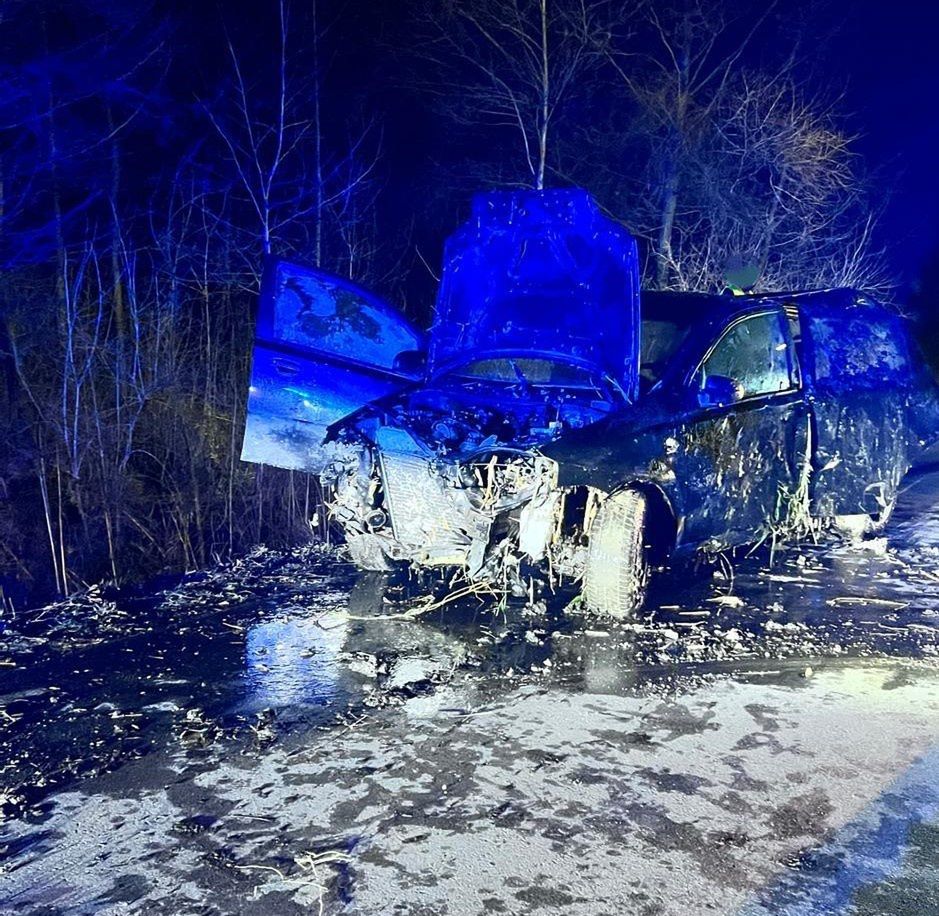 Pijany recydywista wjechał chevroletem do bagna. Miał ponad 2,5 promila alkoholu
