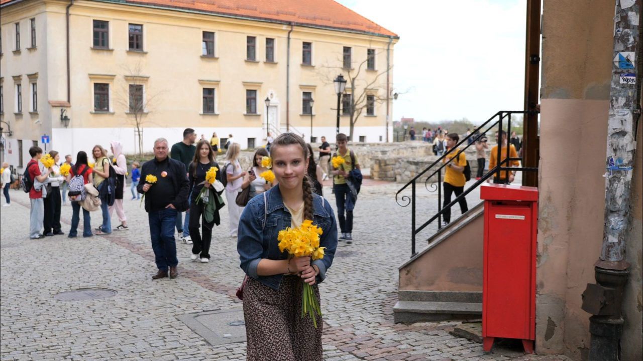 Szli przez Lublin i wręczali żonkile. Rozdali blisko 2500 sztuk