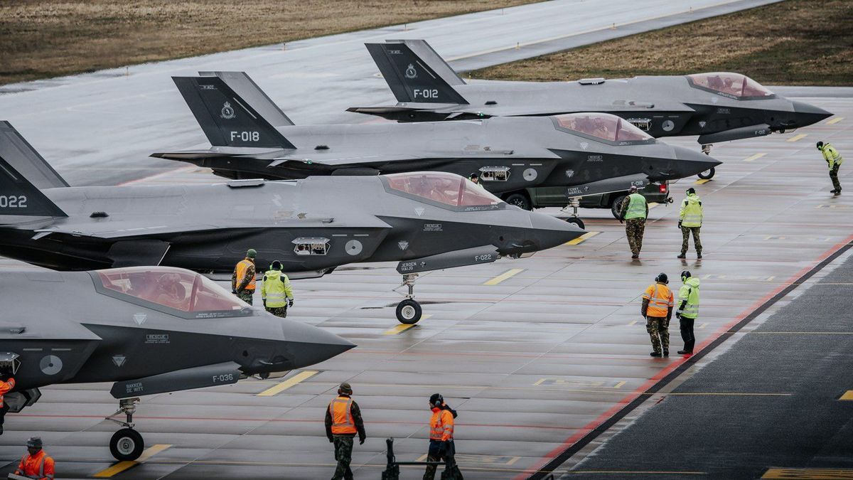 F-35 na płycie lotniska, zdjęcie poglądowe
