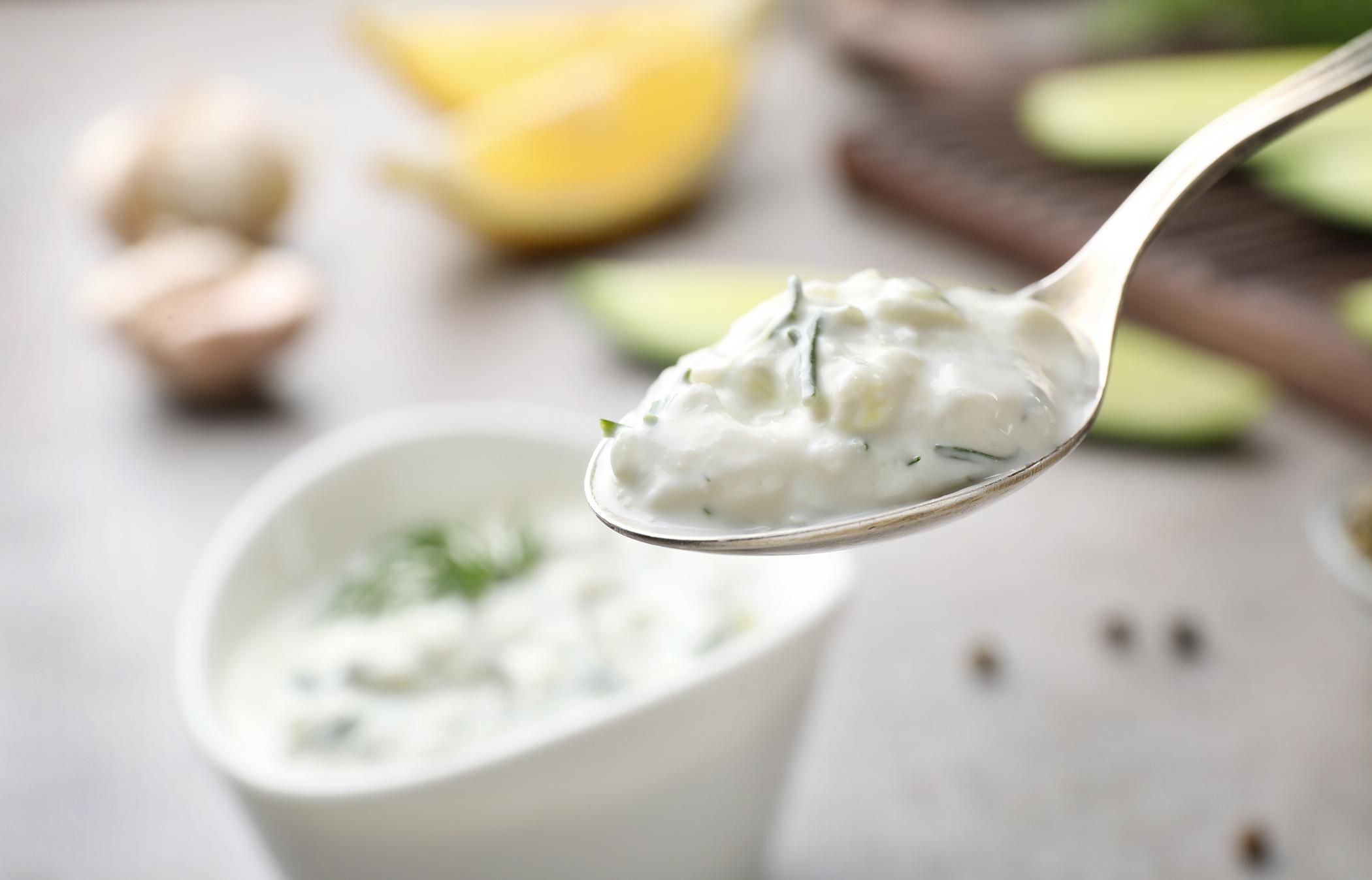 Sos tzatziki na łyżeczce