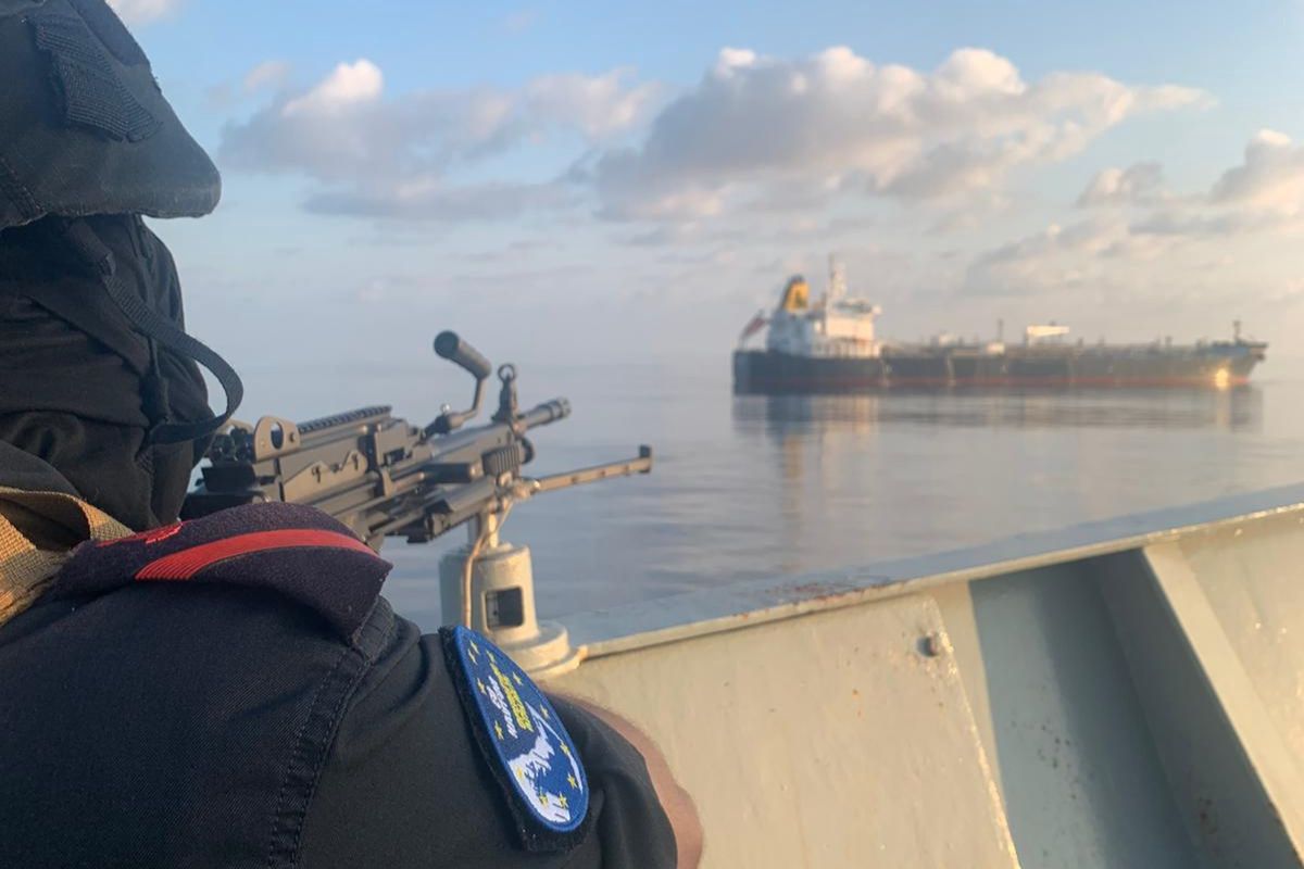 Tankowiec porwali piraci. Akcja unijnych sił na oceanie