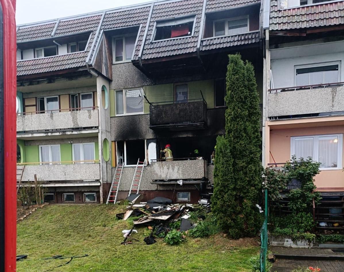 Pożar w Karłowicach Wielkich – jedna osoba ranna, ewakuacja mieszkańców