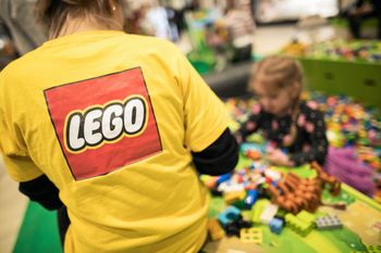 Lego rozda klocki za darmo. To akcja na walentynki