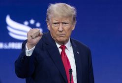 Trump odda się w ręce władz. "Polowanie na czarownice"