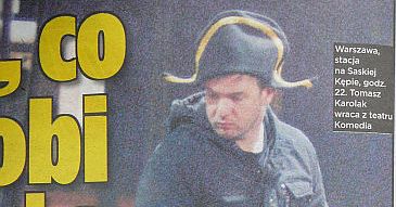 Karolak tankuje samochód