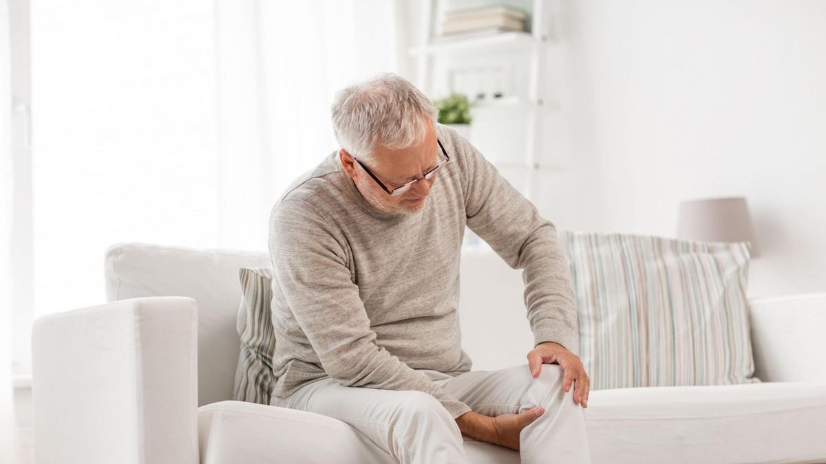  Woda w kolanie odnosi się do większej ilości płynu stawowego