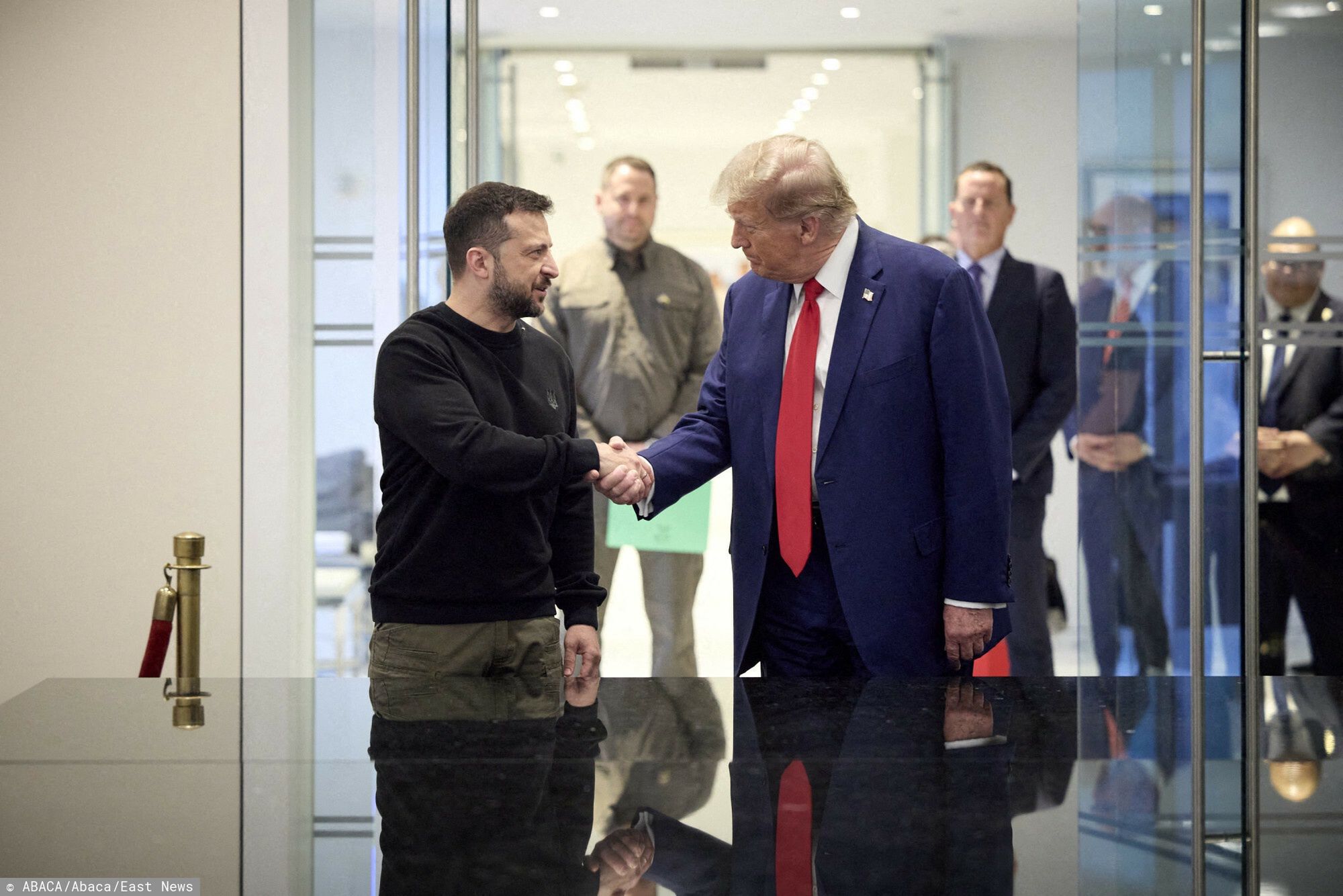 Archiwum zagraniczne East News 2024-11
Handout photo dated September 27, 2024 shows Ukrainian President Volodymyr Zelensky (L) and Republican presidential nominee former US President Donald Trump, meeting in New York City, NY, USA. President Volodymyr Zelensky congratulated Donald Trump on his expected victory in the U.S. presidential election, voicing hopes for "strong bipartisan support for Ukraine in the United States." "Congratulations to Donald Trump on his impressive election victory!" Zelensky said on X. Trump is on the brink of victory, with only a few electoral votes left to clinch the needed 270, leaving the chances of Democratic candidate Vice President Kamala Harris increasingly slim. Photo by Ukrainian Presidency via ABACAPRESS.COM
ABACA