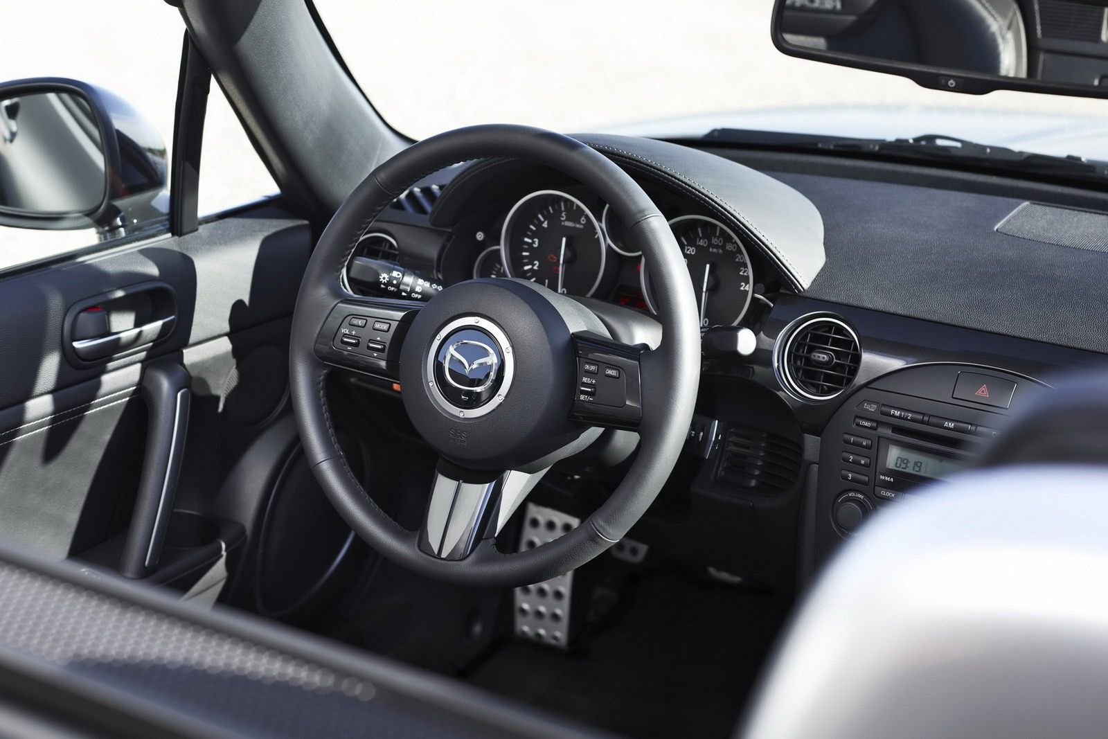 2013 Mazda MX-5 - kultowy roadster po kuracji odmładzającej [galeria] 27
