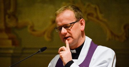 Ksiądz zdecydowanie o pigułce "dzień po". "Jakieś tylko 'bzykanko'"